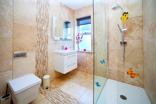 Shower, Muldoanich in Gairloch Shower, Muldoanich in Gairloch