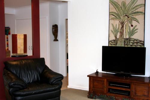 This photo about Moorooba Crescent, 18 shared on HyHotel.com