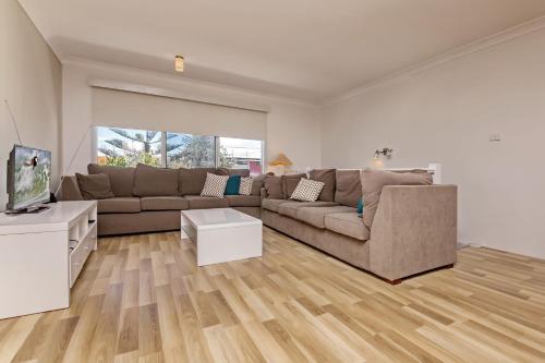 This photo about Ocean Avenue, 55 shared on HyHotel.com