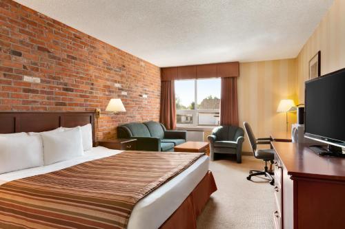 Travelodge by Wyndham North Bay Lakeshore in North Bay (ON) Travelodge by Wyndham North Bay Lakeshore in North Bay (ON)