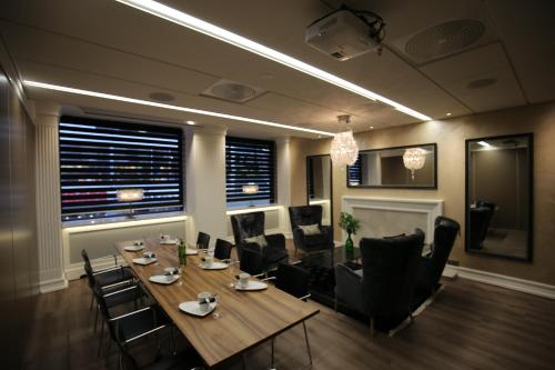 ห้องประชุม / บอลรูม, โรงแรมเวอร์โซ (Hotel Verso) in ยูแวสกีลา ห้องประชุม / บอลรูม, โรงแรมเวอร์โซ (Hotel Verso) in ยูแวสกีลา