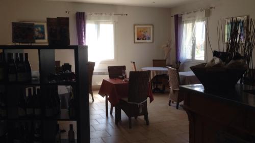 This photo about Le Carre Long shared on HyHotel.com