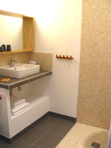 This photo about La Cour du 5eme - Chambre d'hotes shared on HyHotel.com
