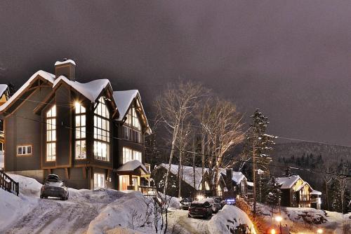 Le Sto Shack 25 Chemin Blanc by Les Chalets Alpins in Stoneham (QC) Le Sto Shack 25 Chemin Blanc by Les Chalets Alpins in Stoneham (QC)