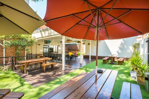 Balkon/terasa, Nightcap at Regents Park Hotel in Bankstown Balkon/terasa, Nightcap at Regents Park Hotel in Bankstown