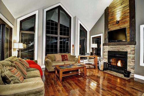 Chalet 17 Chemin Blanc by Les Chalets Alpins in Stoneham (QC) Chalet 17 Chemin Blanc by Les Chalets Alpins in Stoneham (QC)