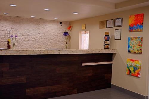 Lobby, Super 8 by Wyndham Irving/DFW Apt/North in Irving Lobby, Super 8 by Wyndham Irving/DFW Apt/North in Irving