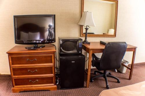 Quality Inn & Suites Conference Center Across from Casino in Erie (PA) Quality Inn & Suites Conference Center Across from Casino in Erie (PA)