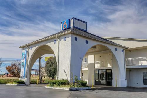 Vedere exterior, Motel 6 Dickson, TN in Dickson (TN) Vedere exterior, Motel 6 Dickson, TN in Dickson (TN)