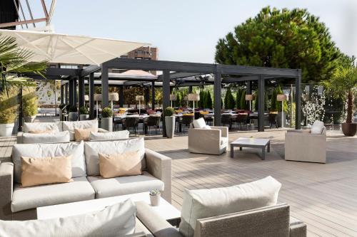 شرفة/ تراس, فندق بورتا أمريكا (Puerta America hotel) in مدريد شرفة/ تراس, فندق بورتا أمريكا (Puerta America hotel) in مدريد