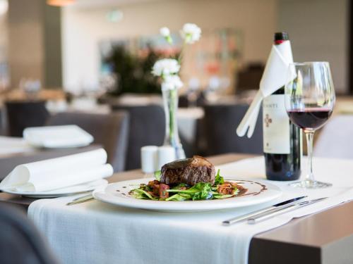 Food and beverages, Q Hotel Plus Wroclaw in Wroclaw Food and beverages, Q Hotel Plus Wroclaw in Wroclaw