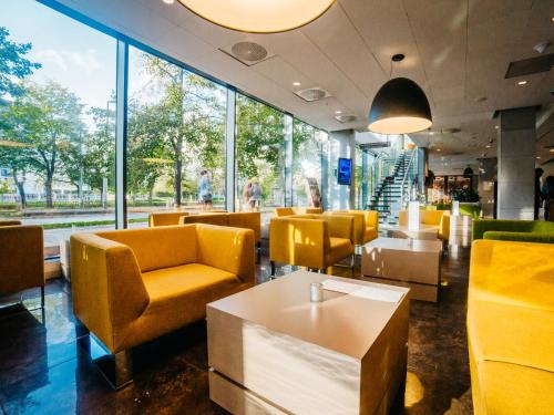 Bar/Lounge, Q Hotel Plus Wroclaw in Wroclaw Suburbs Bar/Lounge, Q Hotel Plus Wroclaw in Wroclaw Suburbs