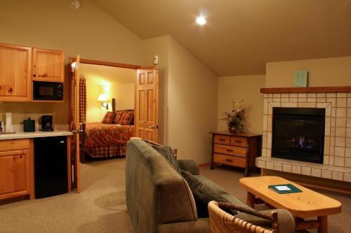 This photo about Mountain Lake Lodge shared on HyHotel.com