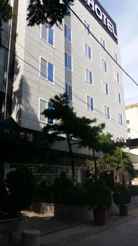 New Grand Hotel in Тегу New Grand Hotel in Тегу