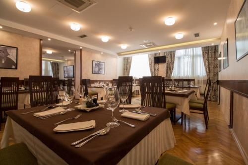 Restaurant, Hotel Yugoslavia in Niksic Restaurant, Hotel Yugoslavia in Niksic