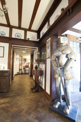 Lobby, Barons Court Hotel in Wolverhampton Lobby, Barons Court Hotel in Wolverhampton