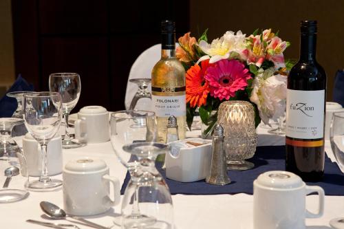Food and beverages, The Explorer Hotel in Yellowknife (NT) Food and beverages, The Explorer Hotel in Yellowknife (NT)