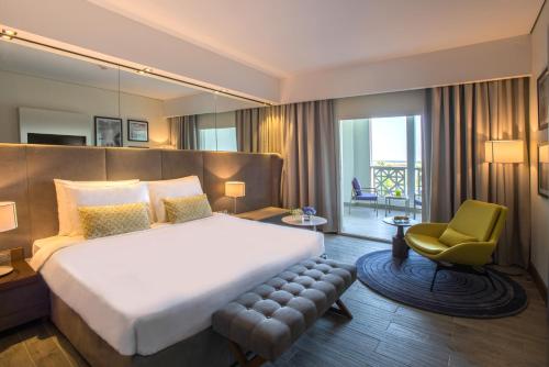 ระเบียง/ชานเรือน, เรดิสัน บลู รีสอร์ท, อัล คอบาร์ ฮาล์ฟมูน เบย์ (Radisson Blu Resort, Al Khobar Half Moon Bay) in ดาห์ราน ระเบียง/ชานเรือน, เรดิสัน บลู รีสอร์ท, อัล คอบาร์ ฮาล์ฟมูน เบย์ (Radisson Blu Resort, Al Khobar Half Moon Bay) in ดาห์ราน