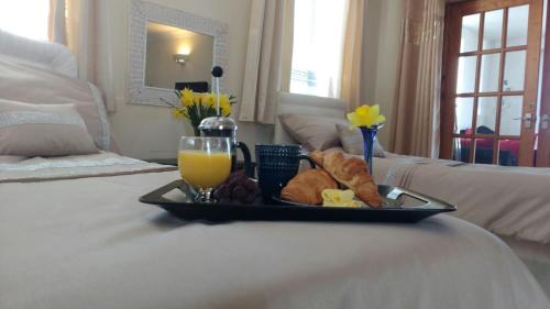 Bunny Meadows Holiday Farmhouse near Carmarthen & Pembrokeshire in Llangynog Bunny Meadows Holiday Farmhouse near Carmarthen & Pembrokeshire in Llangynog