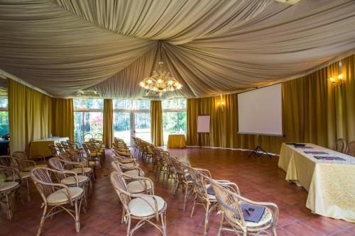 Salón de banquetes, Hotel Relais Leon d'Oro in Mirano Salón de banquetes, Hotel Relais Leon d'Oro in Mirano