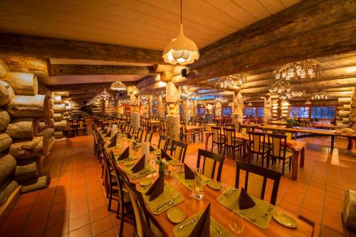 Ресторан, Kakslauttanen Arctic Resort - Igloos and Chalets in Соданкюля Ресторан, Kakslauttanen Arctic Resort - Igloos and Chalets in Соданкюля