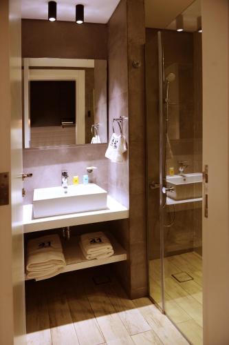 This photo about 41 twelve shared on HyHotel.com