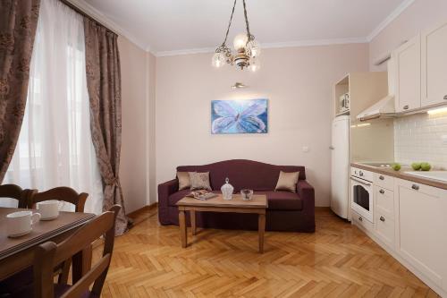 V1935 Luxurious Apartments - main image