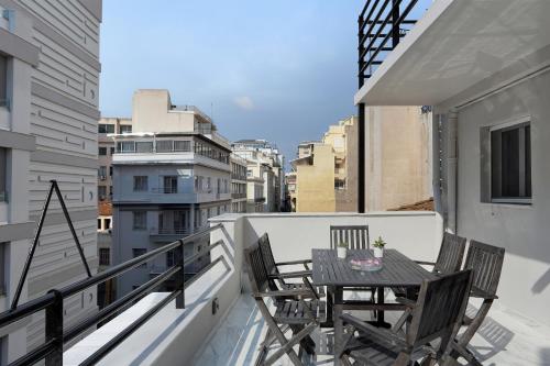 V1935 Luxurious Apartments - image 3