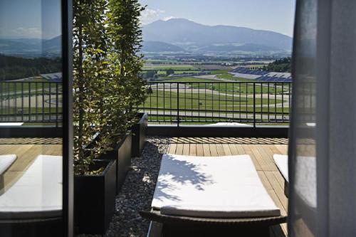 Erkély/terasz, Landhotel Schonberghof & Gastehaus Enzinger in Spielberg Erkély/terasz, Landhotel Schonberghof & Gastehaus Enzinger in Spielberg
