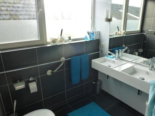 Bathroom, Het Burgemeestershuis in Hollands Kroon Bathroom, Het Burgemeestershuis in Hollands Kroon