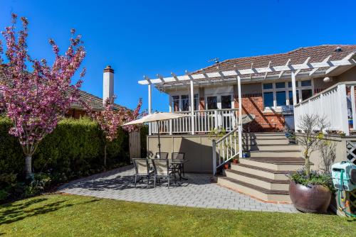 Balcony/terrace, English Ave in West Dunedin Balcony/terrace, English Ave in West Dunedin
