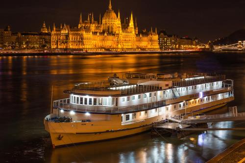 Grand Jules - Boat Hotel