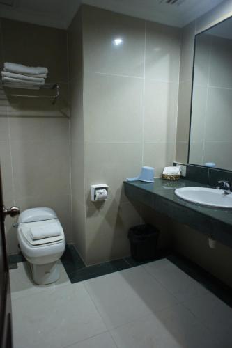 Kupaonica, Tyng Garden Hotel Sandakan in Sandakan Kupaonica, Tyng Garden Hotel Sandakan in Sandakan