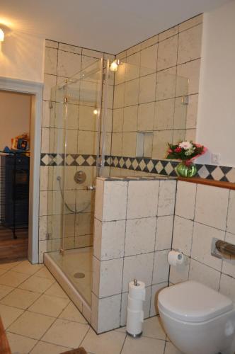 Bathroom, Lazy Elbfish in Lauenburg/Elbe Bathroom, Lazy Elbfish in Lauenburg/Elbe