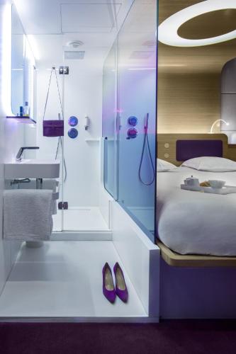 Bathroom, Hotel Odyssey Paris in 1st - Louvre - Chatelet Bathroom, Hotel Odyssey Paris in 1st - Louvre - Chatelet