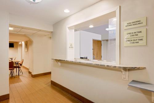 ردهة, سوبر 8 باي ويندام آلنتاون (Super 8 By Wyndham Allentown) in ألينتاون ردهة, سوبر 8 باي ويندام آلنتاون (Super 8 By Wyndham Allentown) in ألينتاون