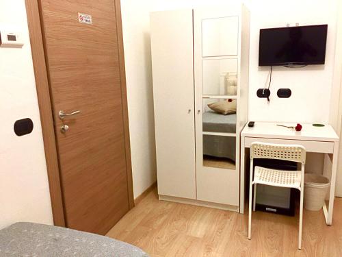 This photo about Rho Gloria 2 shared on HyHotel.com