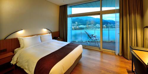 Midas Hotel and Resort in Gapyeong-gun Midas Hotel and Resort in Gapyeong-gun