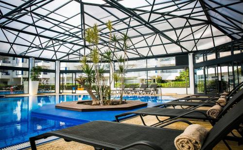 Úszómedence, Pestana Cascais Ocean and Conference Aparthotel in Bairro do Rosario Úszómedence, Pestana Cascais Ocean and Conference Aparthotel in Bairro do Rosario