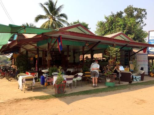 Nongsak Guesthouse and Restaurant in Don Khone Nongsak Guesthouse and Restaurant in Don Khone