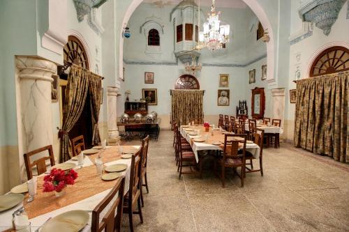 Makanan dan Minuman, The Fort Pokaran - A Heritage Hotel in Pokhran Makanan dan Minuman, The Fort Pokaran - A Heritage Hotel in Pokhran