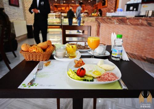 Nourriture et boissons, L'empreinte D'ifrane in Ifrane Nourriture et boissons, L'empreinte D'ifrane in Ifrane