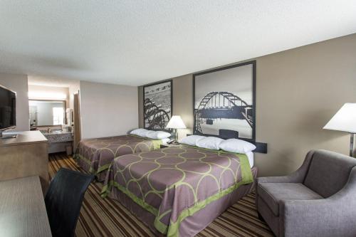 Super 8 By Wyndham Springdale Ar in Springdale (AR) Super 8 By Wyndham Springdale Ar in Springdale (AR)