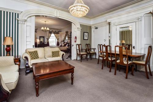 Noble Suites in Brockville (Ontario) Noble Suites in Brockville (Ontario)