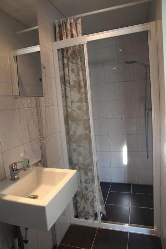 Душ, budget rooms Doppenberg in Зандвурт Душ, budget rooms Doppenberg in Зандвурт