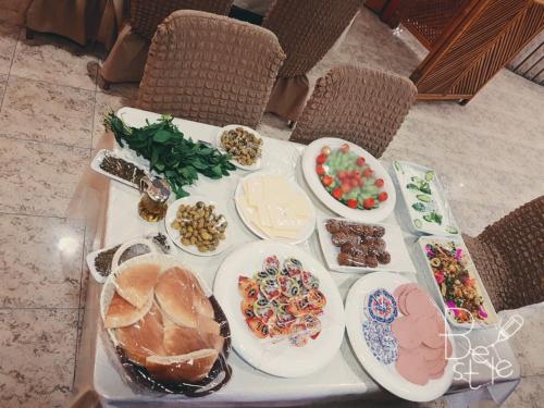 Comida y bebida, Crystal Hotel فندق كريستال in Nablus Comida y bebida, Crystal Hotel فندق كريستال in Nablus