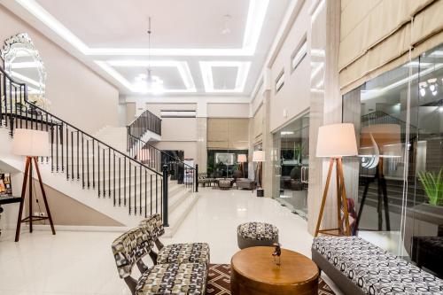 Lobby, Hotel Tasneem Malioboro Yogyakarta near Yogyakarta Palace Lobby, Hotel Tasneem Malioboro Yogyakarta near Yogyakarta Palace