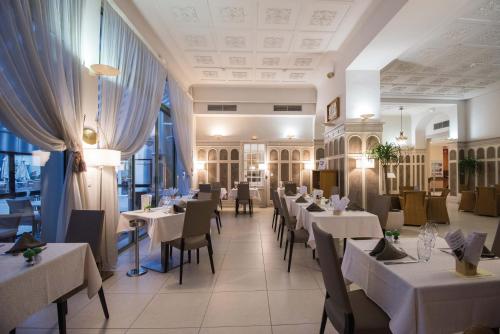 Restaurant, Hotel Vacances Bleues Royal Westminster in Menton Restaurant, Hotel Vacances Bleues Royal Westminster in Menton