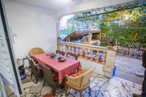 Hotel Apartments with a parking space Rogoznica - 2669