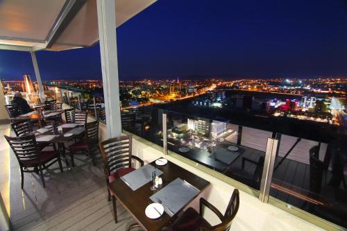 餐廳, 50二室飯店 (Room50two) in 嘉博羅內 餐廳, 50二室飯店 (Room50two) in 嘉博羅內